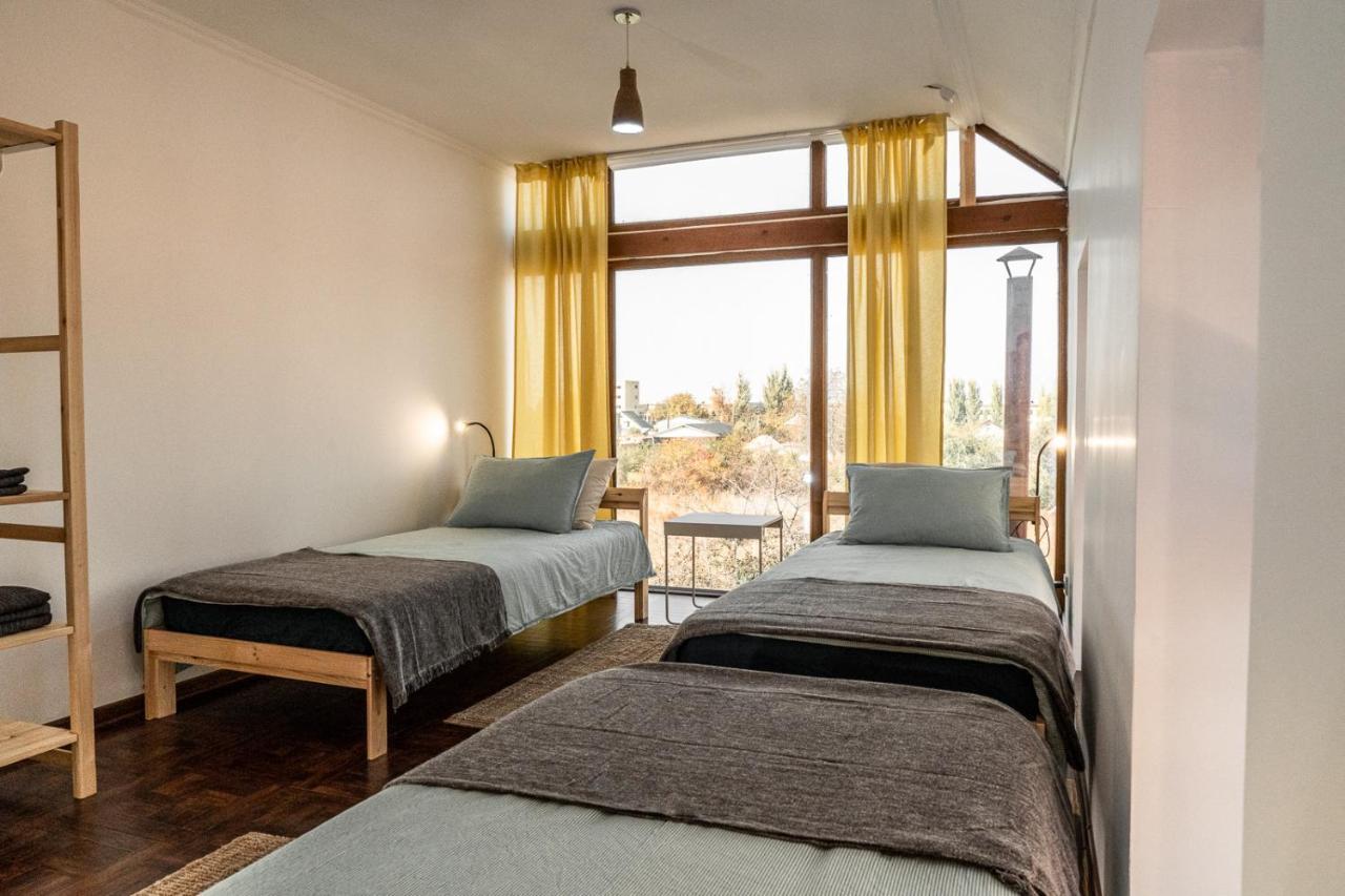 Modern Loft Lighthouse Hostel Karakol Kültér fotó