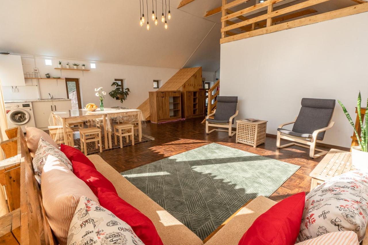Modern Loft Lighthouse Hostel Karakol Kültér fotó