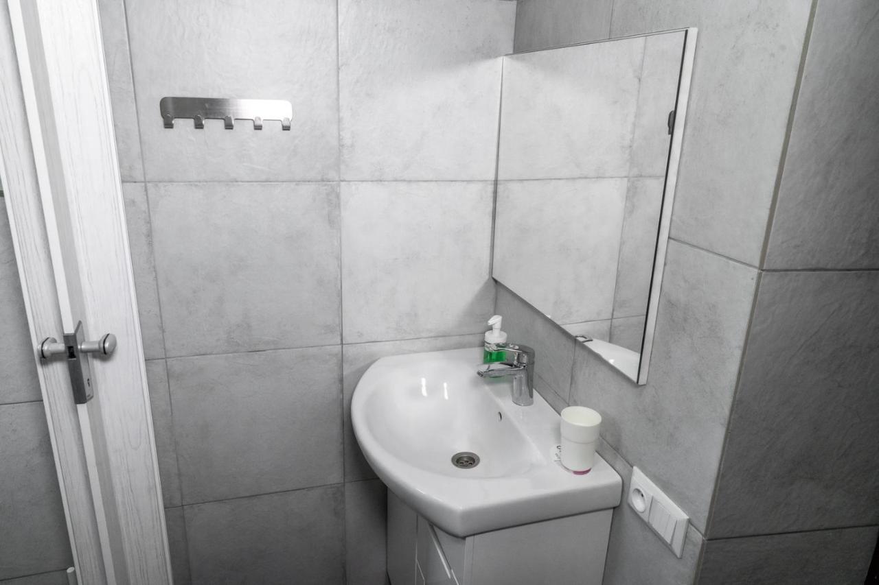 Modern Loft Lighthouse Hostel Karakol Kültér fotó