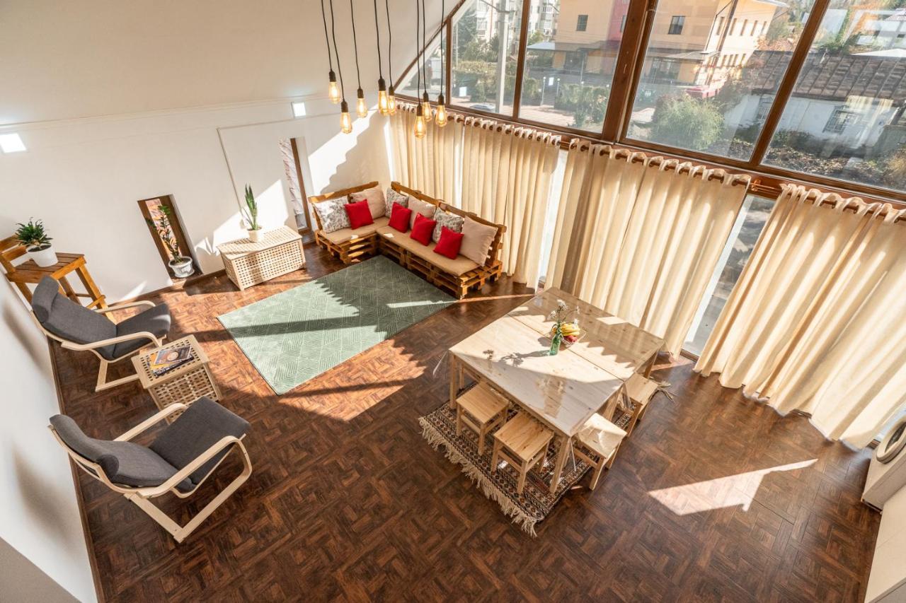Modern Loft Lighthouse Hostel Karakol Kültér fotó